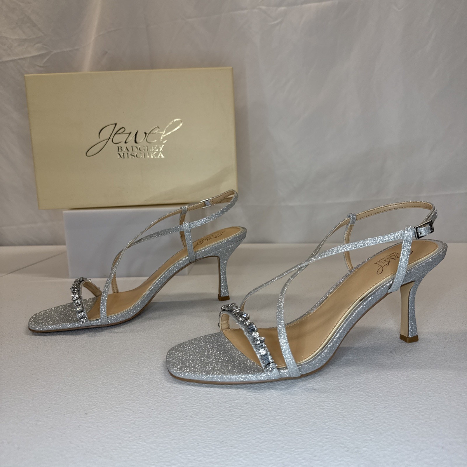 Jewel Badgley Mischka Alexis Crisscross Sandals Silver Glitter Size 9 — image 4 of 8